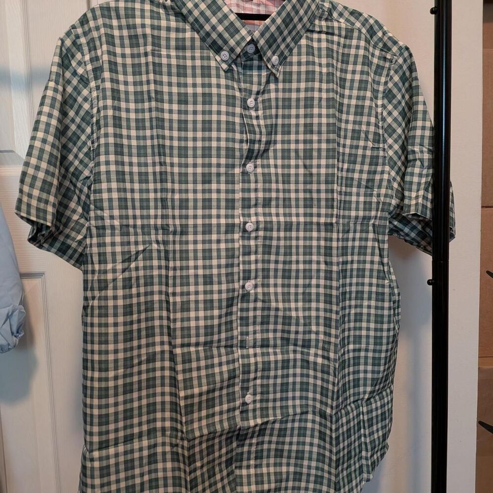 Green and white checkered button-up shirt in XL